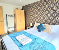 Modern 2 bed 2 bath in Bow