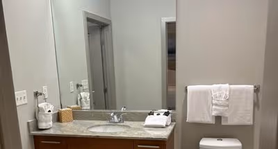 McKinnon St Apartment