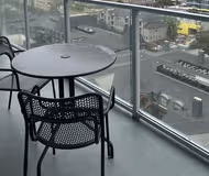 McKinnon St Apartment