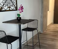 McKinnon St Apartment