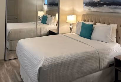 McKinnon St Apartment