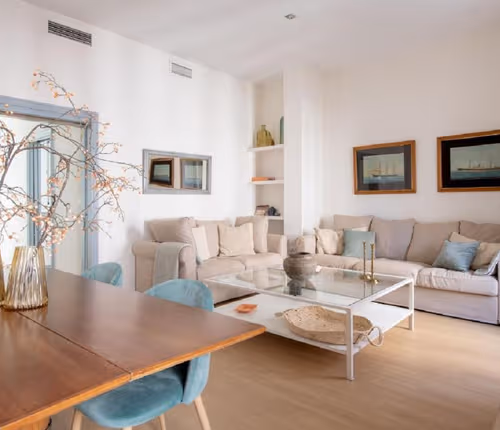 Spacious 2-Bedroom Apartment with City Views in Central Seville
