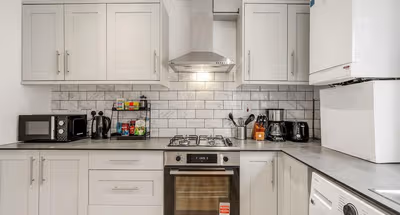 Near Ilford Station |Sleeps to 6|Free Parking|