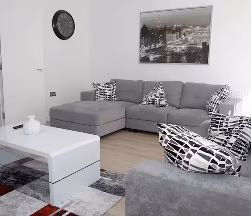 Modern Chich 2BR Flat near DLRstation Free Parking