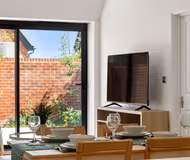 3bd Stylish Modern House l Ideal for Long Stays