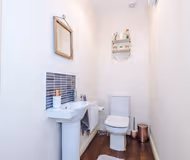 Driveway | Stylish 3Bedroom Home in Middleton