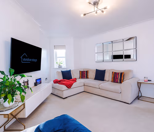 Driveway | Stylish 3Bedroom Home in Middleton