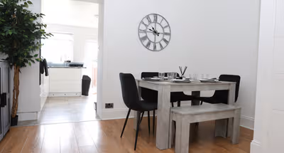 2 bed house with games room & parking