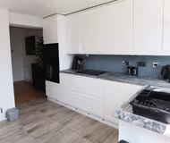 2 bed house with games room & parking