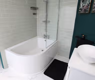 2 bed house with games room & parking