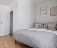 2 bed house with games room & parking