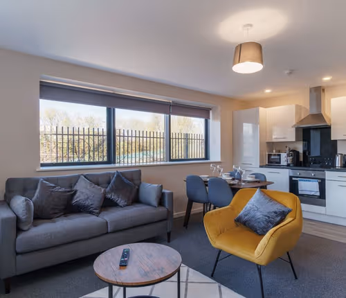 Spacious Salford Quays Apartment, Prime Location