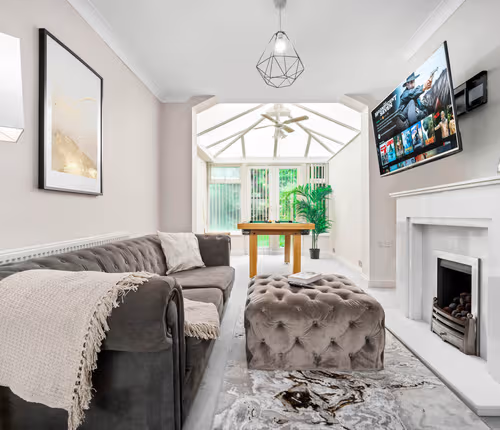 3 Bedroom House-Parking-Garden-Pool & Tennis Table