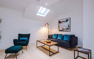 Luxury 4-Storey Townhouse - Private Rooftop - City Centre