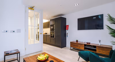 Luxury 4-Storey Townhouse - Private Rooftop - City Centre