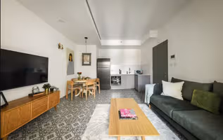 Two Bedroom Luxurious Apartment at Balfour Street 2