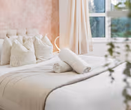 Stylish Four Bed House - 7 Guests - Garden