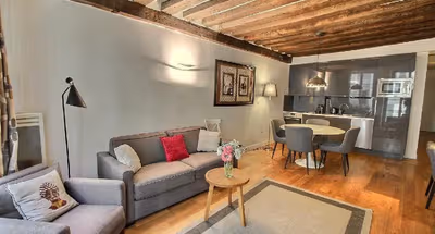 Palais Royal- A True Parisian Warmth Amid "Le Louvre & Tuileries", Mobility Lease Only