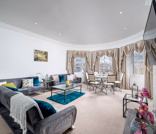 Stunning living area in Bridge House Apartments