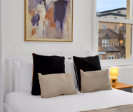 2 bedroom house near Canary Wharf with garden