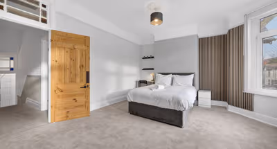 NEW! 5BR Home near City Centre with Garden