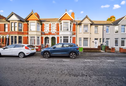 NEW! 5BR Home near City Centre with Garden