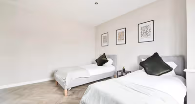 Modern 4BR Home in SE3 near North Greenwich and Kidbrooke Station Sleeps 7