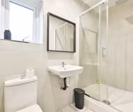 Modern 4BR Home in SE3 near North Greenwich and Kidbrooke Station Sleeps 7