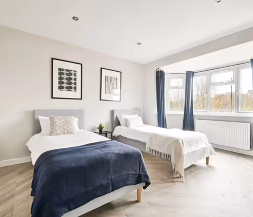 Modern 4BR Home in SE3 near North Greenwich and Kidbrooke Station Sleeps 7