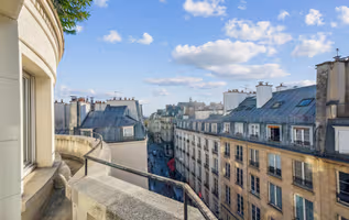 A Top Floor Magical Experience Right On Rue Montorgueil