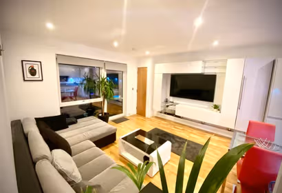 Luxury 2 bed flat 5 mins from stations to O2|ExCel