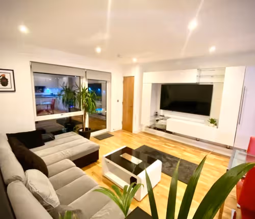 Luxury 2 bed flat 5 mins from stations to O2|ExCel