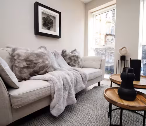 Charming 2BR Home in a Popular Urban Quarter