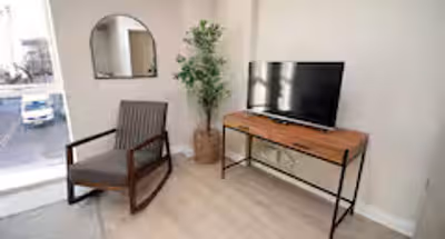 Charming 2BR Home in a Popular Urban Quarter