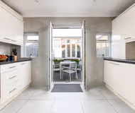 586 Southmead