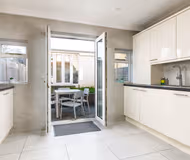 586 Southmead