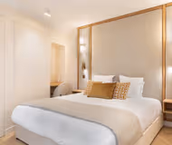 Rue De Port-Mahon 1BR Service Apartment