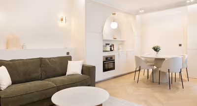 Rue De Port-Mahon 1BR Service Apartment
