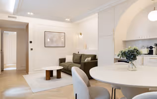 Rue De Port-Mahon 1BR Service Apartment