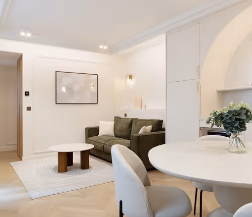 Rue De Port-Mahon 1BR Service Apartment