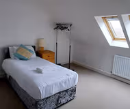 The Green House Durham Large Family & Contractor Stay Sleeps 12 with Ample Parking