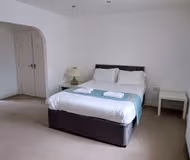 The Green House Durham Large Family & Contractor Stay Sleeps 12 with Ample Parking