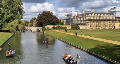 Central Mill Hill Home – Spacious 4BR Free Parking