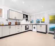 Stylish Three Bedroom House -  6 Beds - Garden