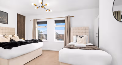 Stylish Three Bedroom House -  6 Beds - Garden