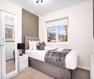 Stylish Three Bedroom House -  6 Beds - Garden