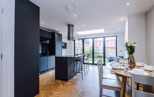 Monton Townhouse, 55 Lansdowne