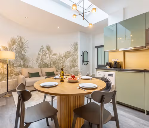 An Uber Chic Apartment Next to Louvre