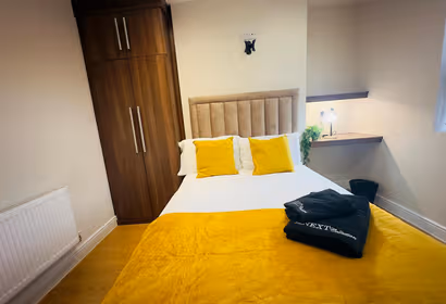 Spacious 6-Bedroom Terraced House | Sleeps 8 | Near City Centre