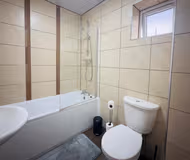 Spacious 6-Bedroom Terraced House | Sleeps 8 | Near City Centre